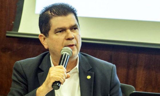 Guedes sugere emenda “Mauro Benevides” para ampliar caixa durante a crise