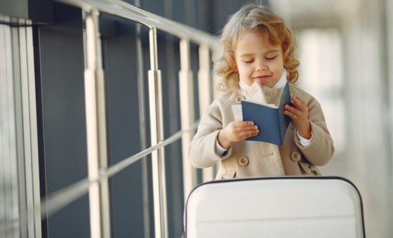 Autorização eletrônica de viagem para crianças e adolescentes desacompanhados
