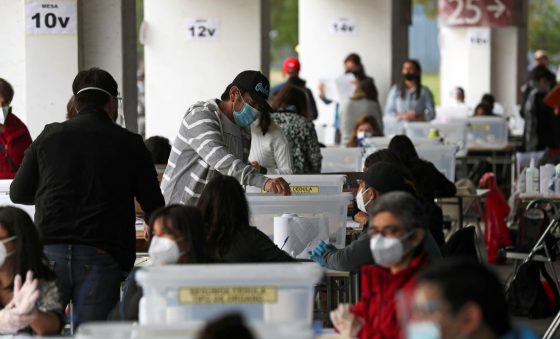 Urnas abrem no Chile para plebiscito de nova Constituição