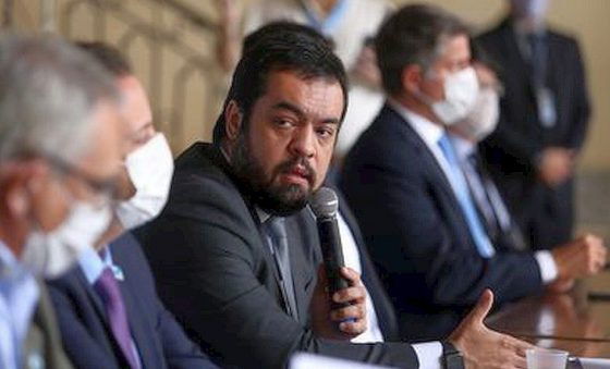 Cláudio Castro toma posse como governador do Rio após impeachment de Witzel