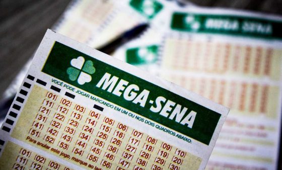 Mega-Sena sorteia prêmio de R$ 6,9 milhões; confira dezenas reveladas