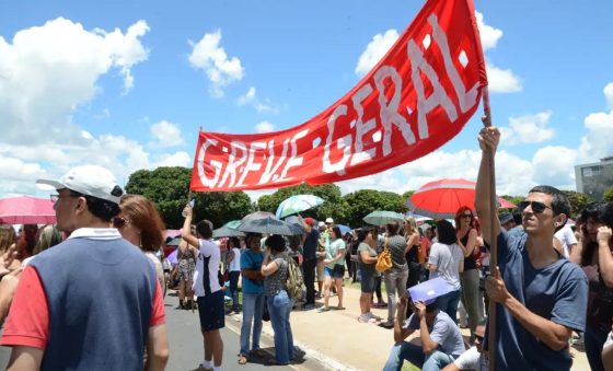Por que há tantas greves e invasões nos governos do PT? – por Erivaldo Carvalho