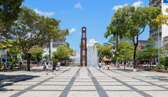 Coluna da Hora e fonte da Praça do Ferreira voltam a funcionar após revitalização