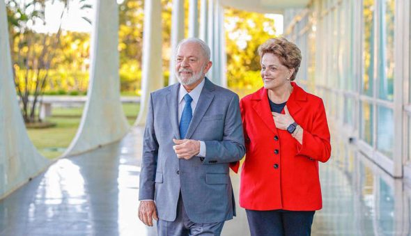Lula recebe Dilma no Alvorada, pela 1ª vez desde o impeachmnet
